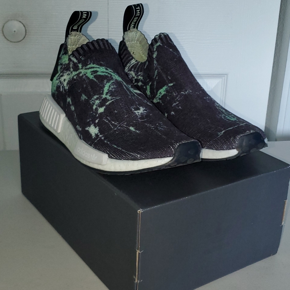 NMD R1 PK